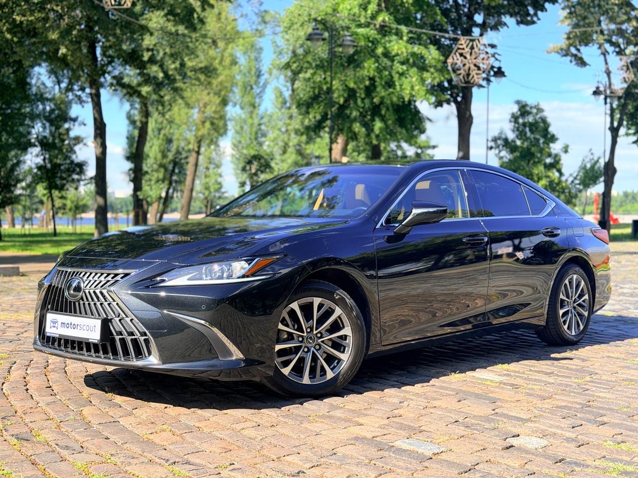 Lexus ES