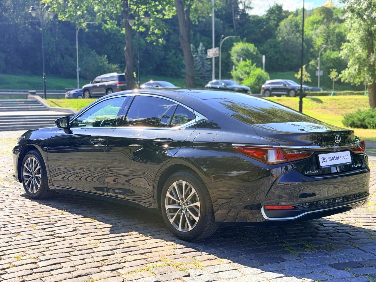 Lexus ES