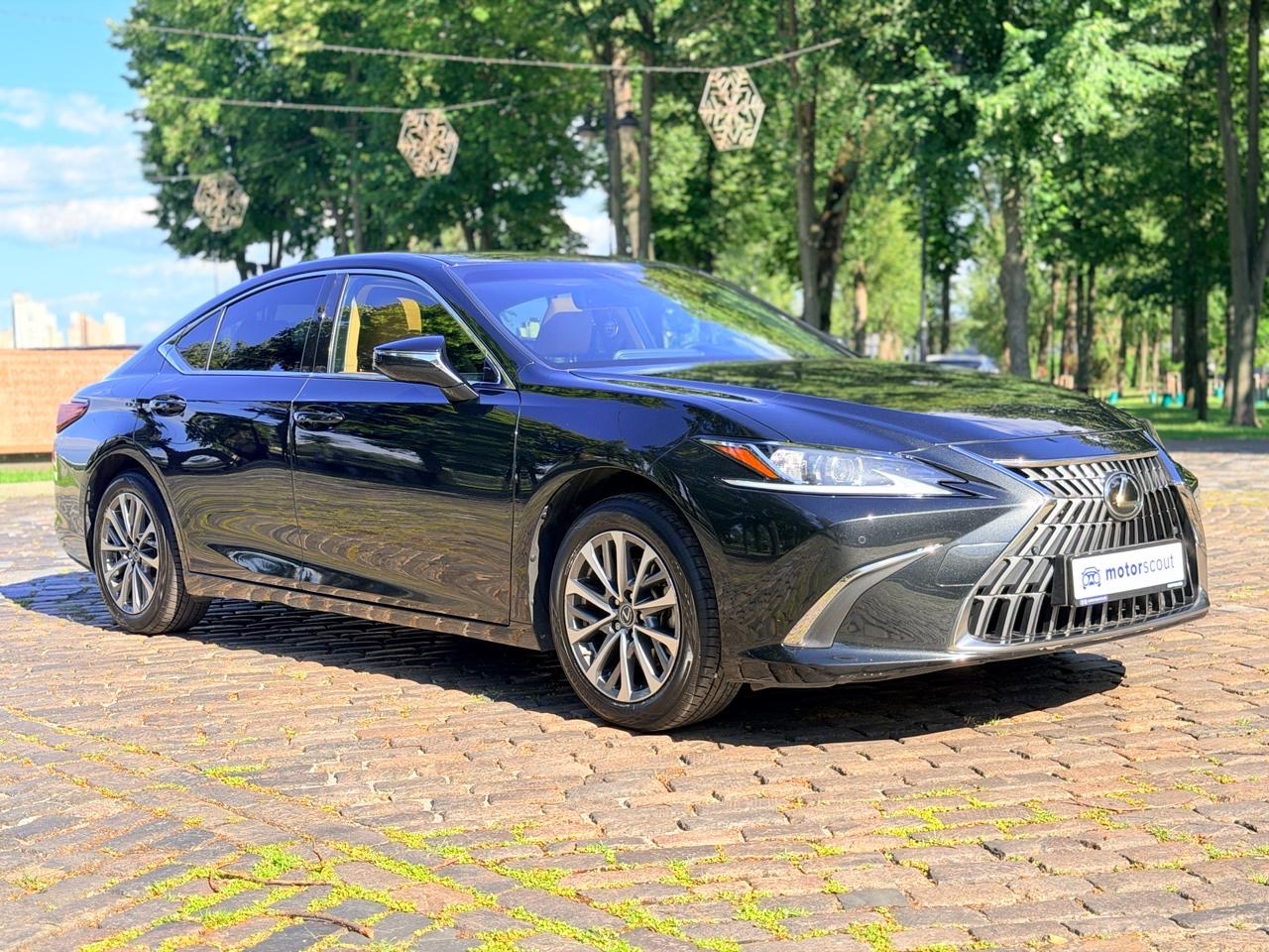 Lexus ES
